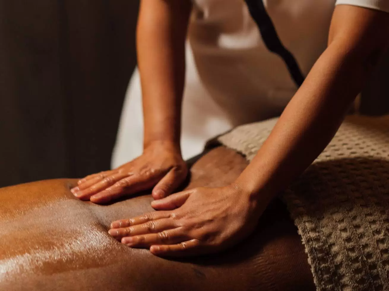 Aromatherapy massage with premium essential oils